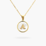 Letra Collar Madre Perla 15 mm.