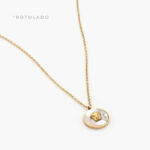 Collar Acero Inoxidable Medusa Madre Perla Rotulado 0296