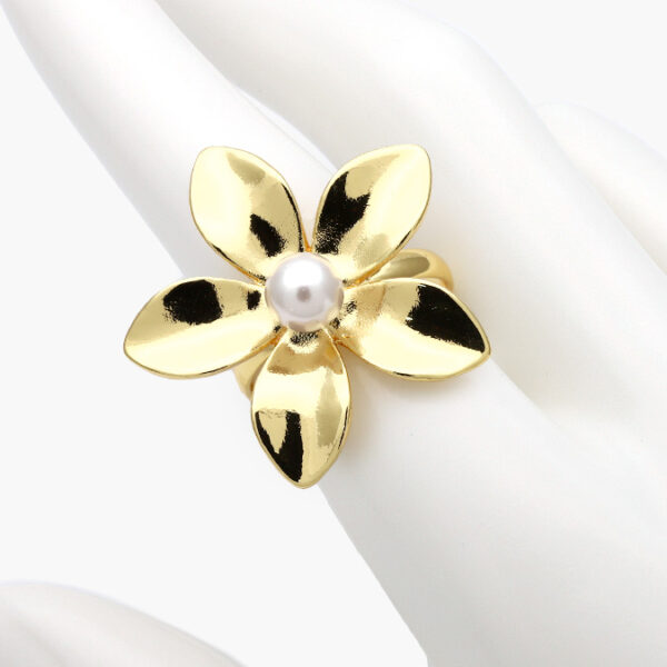 Anillo Flor Perla Ajustable Chapa de Oro 1238 - Image 1