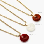 Collar Acrílico Resina Rojo y Blanco Chapa de Oro 750 - Modelo 1